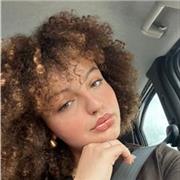 Ragazza di 20 anni che studia Giurisprudenza rende disponibile per aiuto compiti per i bimbi più piccoli materie a base elementare